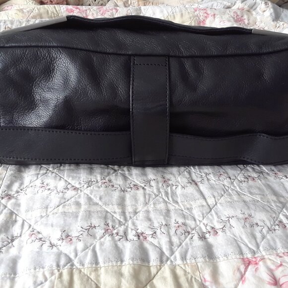 Kenneth Cole Leather Messenger Shoulder Bag - Picture 6 of 16